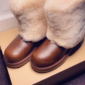 UGG AUSTRALIA LEATHER BOOT